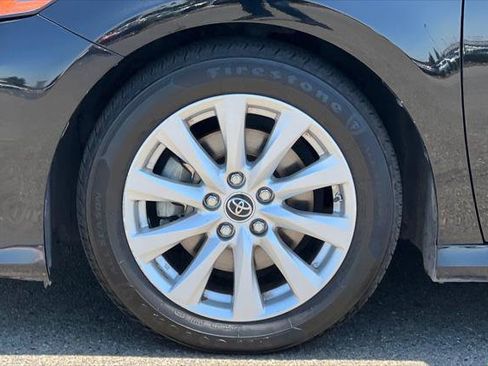 Certified 2018 Toyota Camry LE FWD image 28