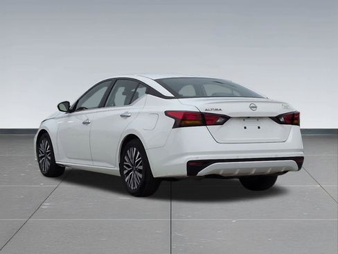 Used 2025 Nissan Altima 2.5 SV FWD image 4