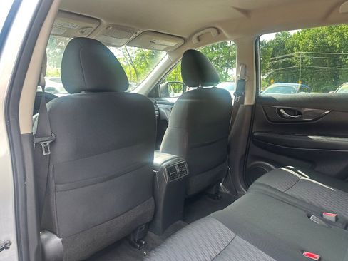 Used 2017 Nissan Rogue SV AWD/4WD image 14