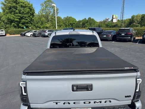 Used 2020 Toyota Tacoma TRD Sport w/ Technology Package image 4