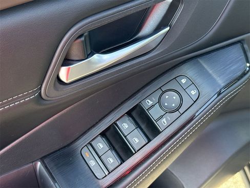 Used 2023 Nissan Rogue SV w/ SV Premium Package image 15