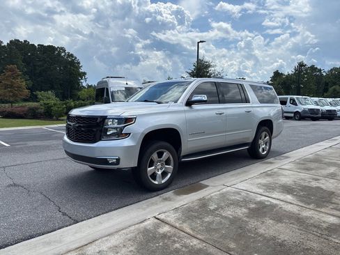 Used 2020 Chevrolet Suburban Premier image 9