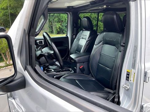 Used 2023 Jeep Wrangler Unlimited Sahara w/ Cold Weather Group AWD/4WD image 10
