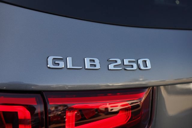 Used 2022 Mercedes-Benz GLB 250 image 16