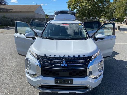 Used 2023 Mitsubishi Outlander SE image 30
