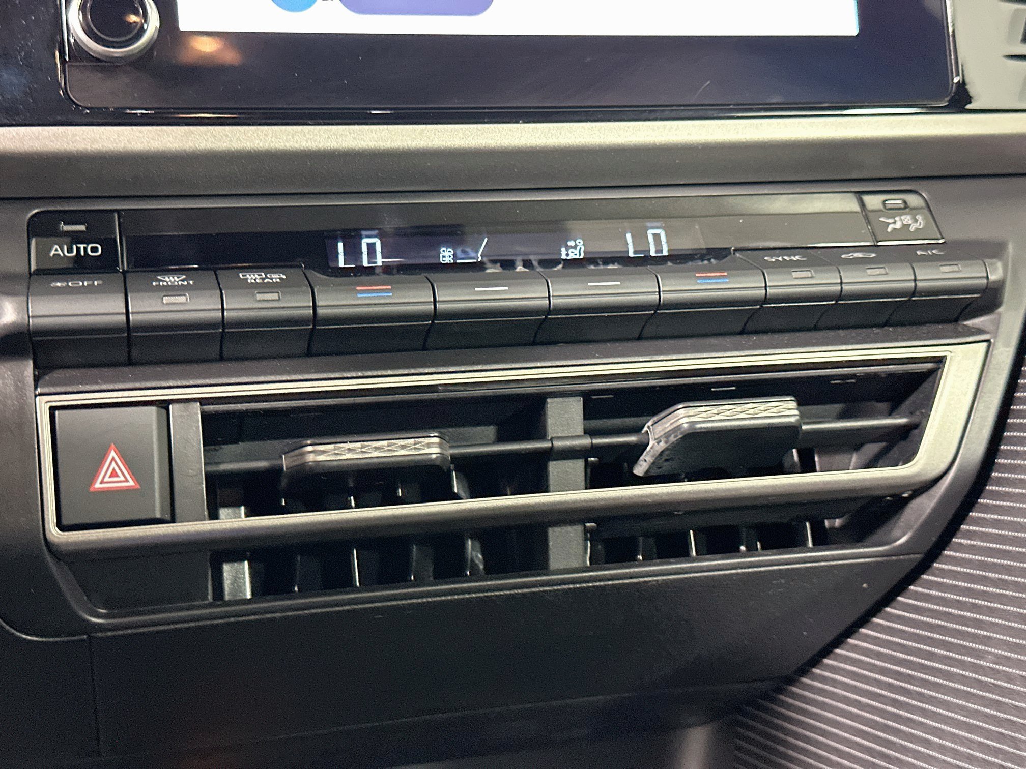 Used 2025 Toyota Camry SE FWD image 23