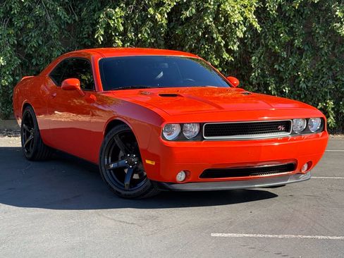 Used 2013 Dodge Challenger R/T RWD image 1