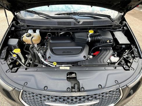 Used 2022 Chrysler Pacifica Limited image 30