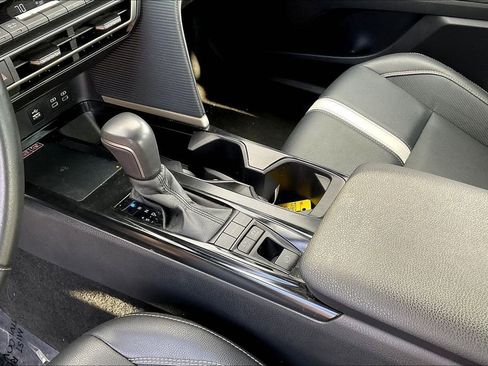 Used 2025 Toyota Camry SE image 14