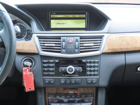 Used 2011 Mercedes-Benz E 550 Sedan image 8