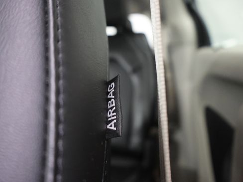 Used 2024 Chrysler Pacifica Touring-L FWD image 40