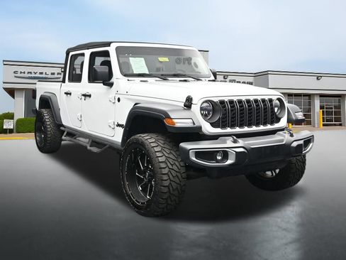 Used 2024 Jeep Gladiator Sport AWD/4WD image 7