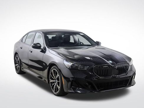 Used 2026 BMW 530i xDrive w/ M Sport Package AWD/4WD image 7
