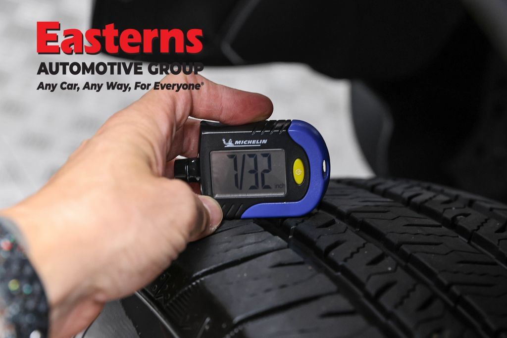 Used 2024 Jeep Wrangler Unlimited w/ Convenience Group AWD/4WD image 30
