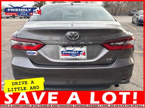 Used 2024 Toyota Camry LE image 5