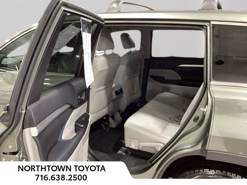 Used 2016 Toyota Highlander Plus AWD/4WD image 19