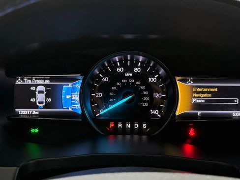 Used 2018 Ford Explorer Limited image 36