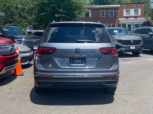 Certified 2022 Volkswagen Tiguan SE w/ Panoramic Sunroof Package AWD/4WD image 4