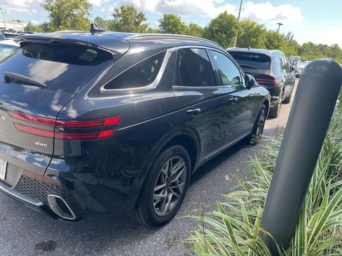 Used 2025 Genesis GV70 2.5T w/ Select Package AWD/4WD image 3