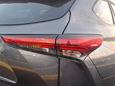 Certified 2023 Toyota Highlander XLE image 15