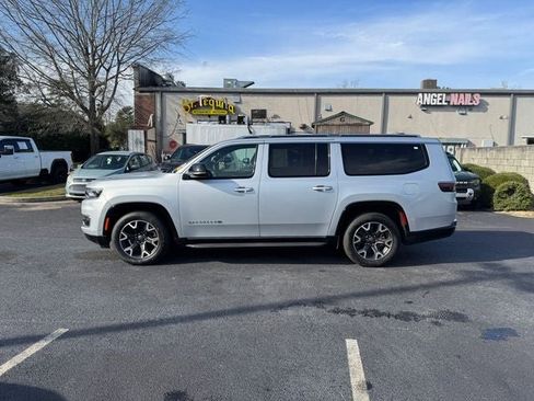 Used 2024 Jeep Wagoneer L Series III w/ Flexible Seating Group image 5