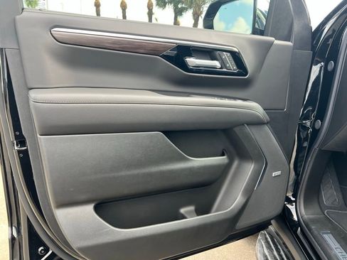 New 2026 Chevrolet Suburban Premier RWD image 24