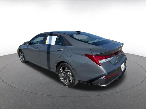 Used 2025 Hyundai Elantra SEL image 9