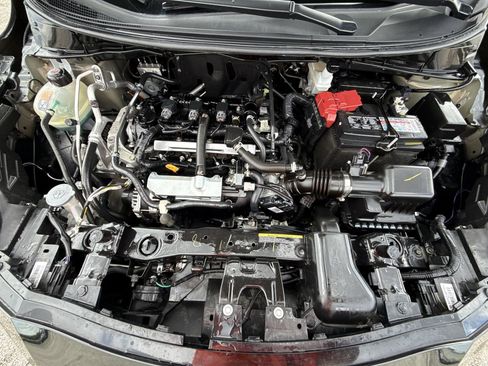 Used 2025 Nissan Versa SV FWD image 17