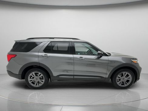 Used 2023 Ford Explorer XLT w/ Equipment Group 202A AWD/4WD image 6
