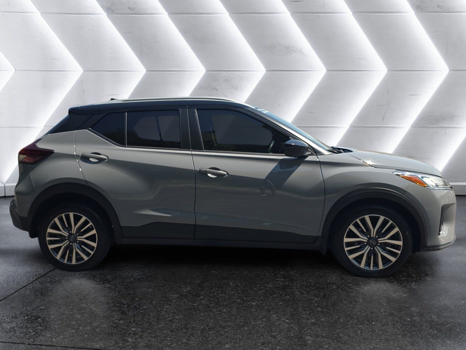 Used 2024 Nissan Kicks SV FWD image 6