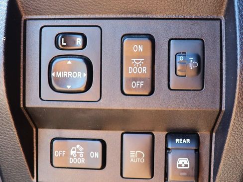 Used 2018 Toyota Tundra Limited w/ Limited Premium Package AWD/4WD image 40