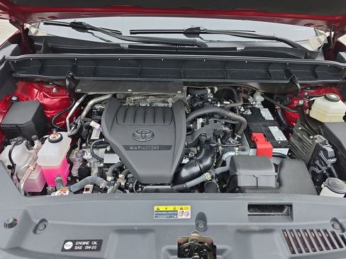 Used 2024 Toyota Highlander LE FWD image 27