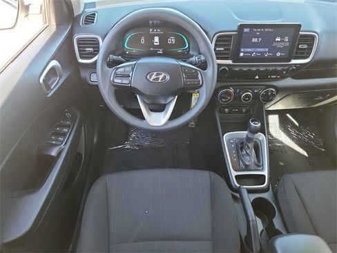 Used 2023 Hyundai Venue SE image 7