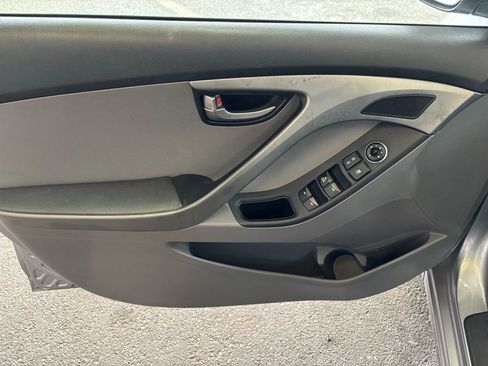 Used 2016 Hyundai Elantra SE image 12