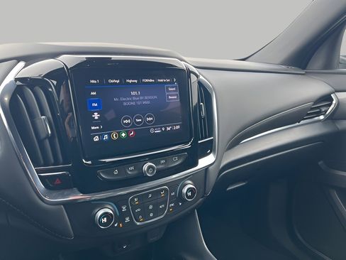 Used 2023 Chevrolet Traverse LT w/ Midnight/Sport Edition image 9