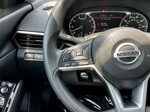 Used 2021 Nissan Altima 2.5 SV FWD image 12