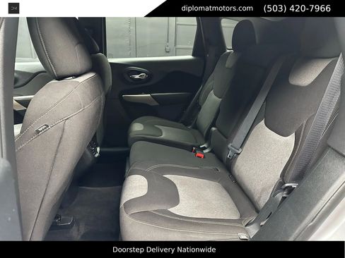 Used 2018 Jeep Cherokee Sport w/ Cold Weather Group AWD/4WD image 21