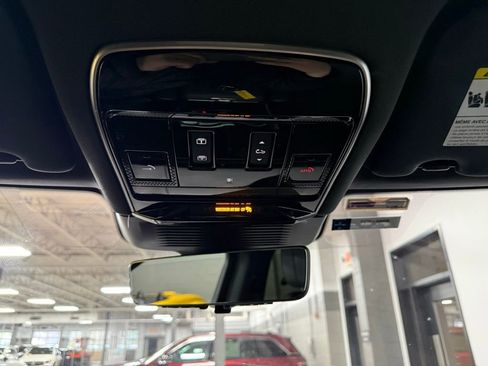 Used 2023 Land Rover Range Rover Sport SE Dynamic image 16