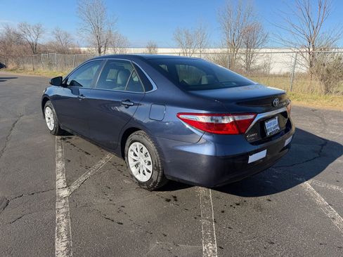 Used 2017 Toyota Camry LE image 7