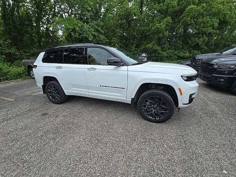 Used 2025 Jeep Grand Cherokee L Summit w/ Obsidian Package AWD/4WD image 9
