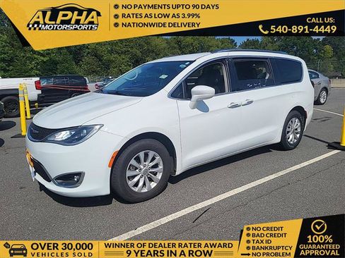 Used 2019 Chrysler Pacifica Touring-L FWD image 1