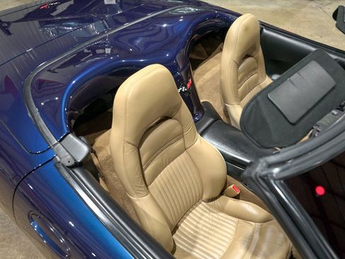 Used 2000 Chevrolet Corvette Convertible w/ Memory Pkg RWD image 18