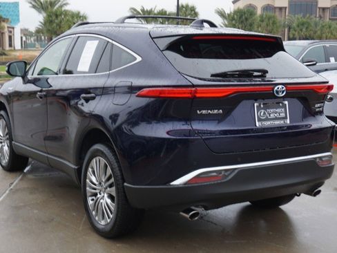 Used 2021 Toyota Venza Limited image 7