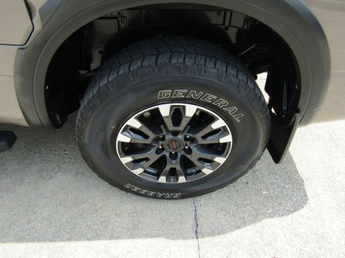 Used 2021 Nissan Titan PRO-4X w/ Pro-4x Convenience Package image 15