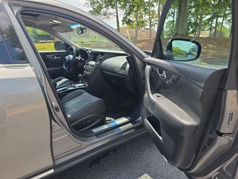 Used 2010 INFINITI FX35 AWD w/ Navigation Pkg image 22
