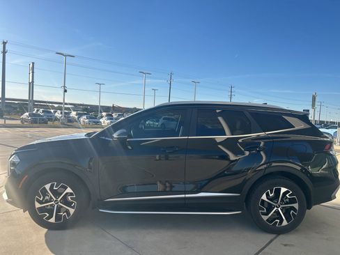 Used 2023 Kia Sportage EX image 3