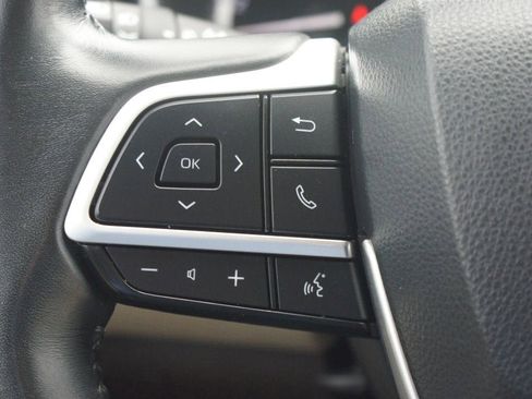 Used 2022 Toyota Highlander XLE image 10