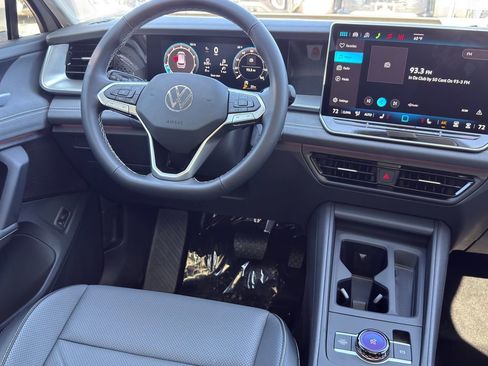 New 2026 Volkswagen Tiguan SE FWD image 25