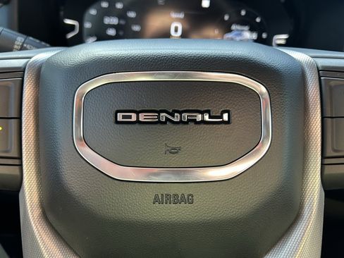 Used 2023 GMC Yukon XL Denali image 21