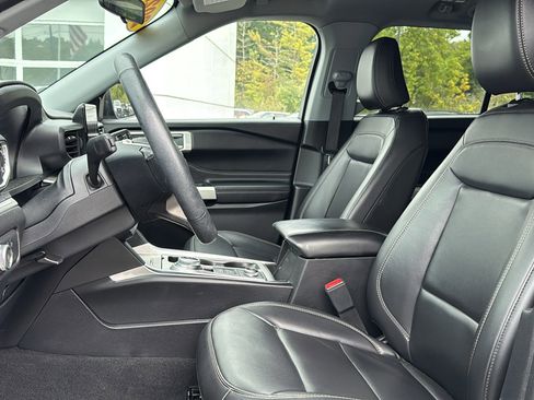 Used 2022 Ford Explorer XLT w/ Equipment Group 202A image 13